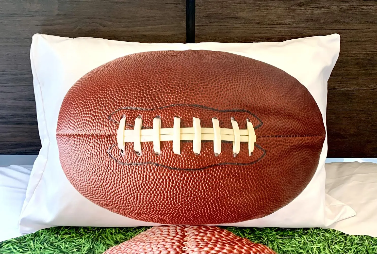 Football 5 PC Kids Twin Bed Set With Round Comforter