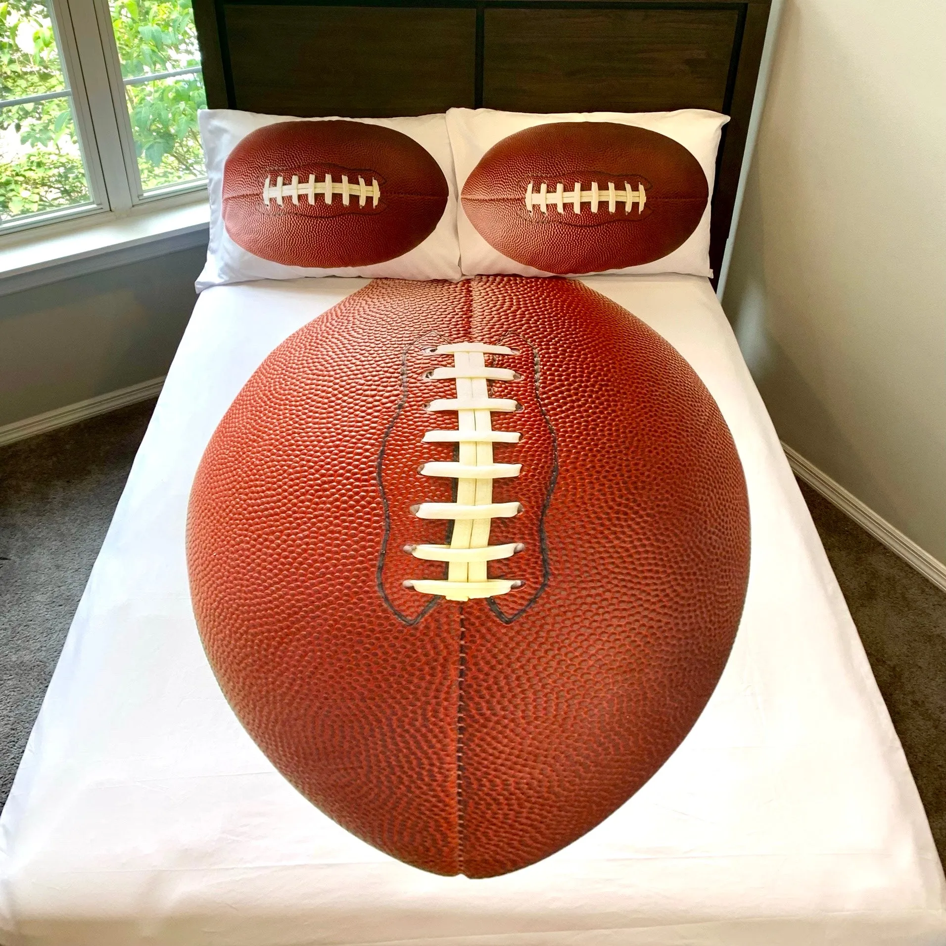 Football 5 PC Kids Twin Bed Set With Round Comforter