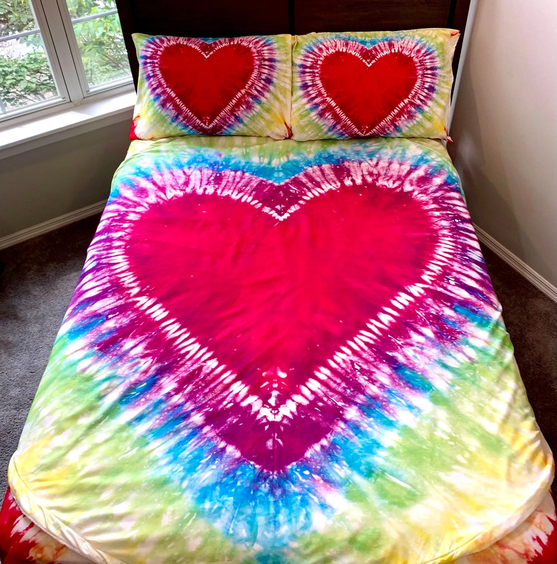 Heart Tie Dye 5 PC Kids Full Bed Set With Round Comforter