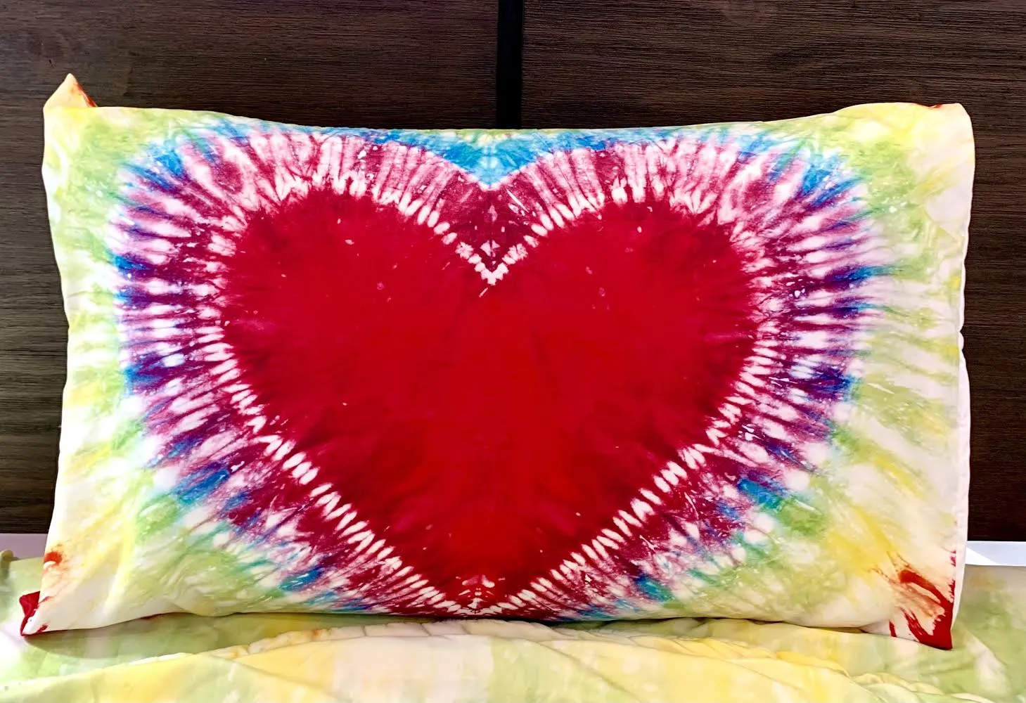 Heart Tie Dye 5 PC Kids Full Bed Set With Round Comforter