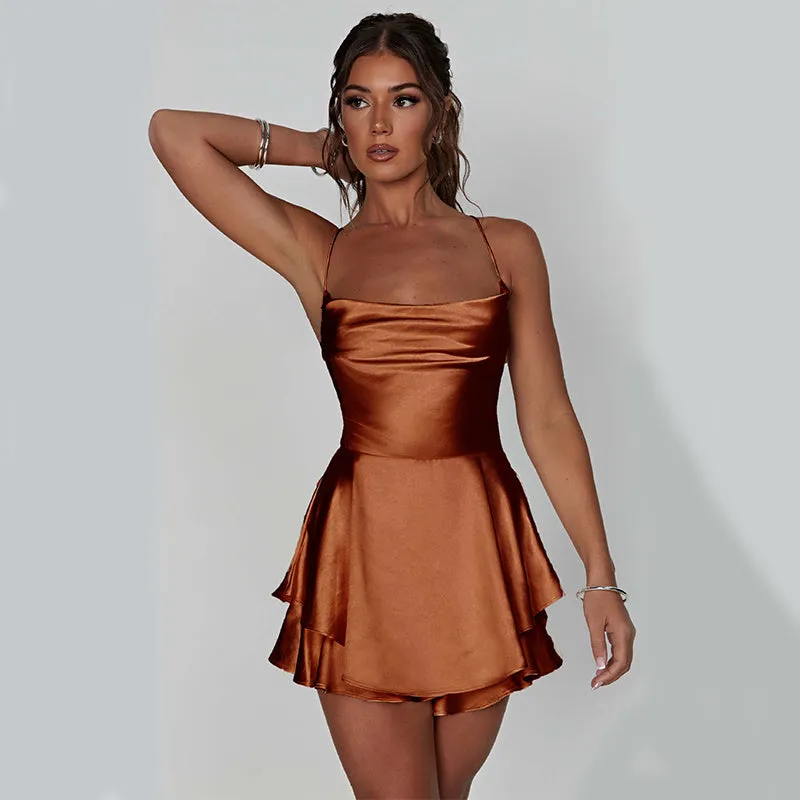Robe trapue slim en satin dos nu, élégante et américaine