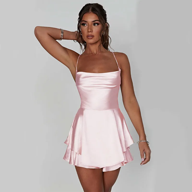 Robe trapue slim en satin dos nu, élégante et américaine