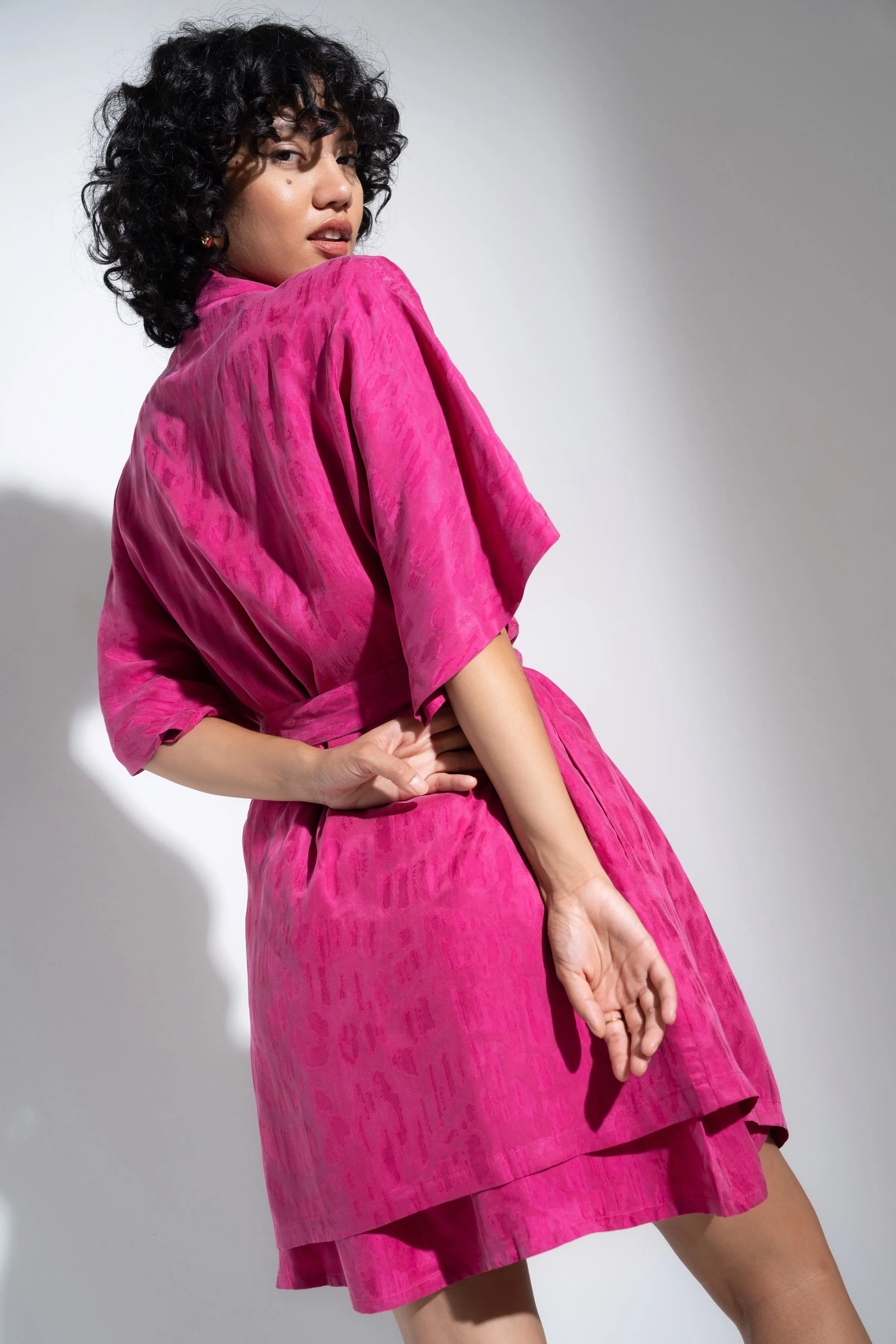 The Short Robe - Magenta