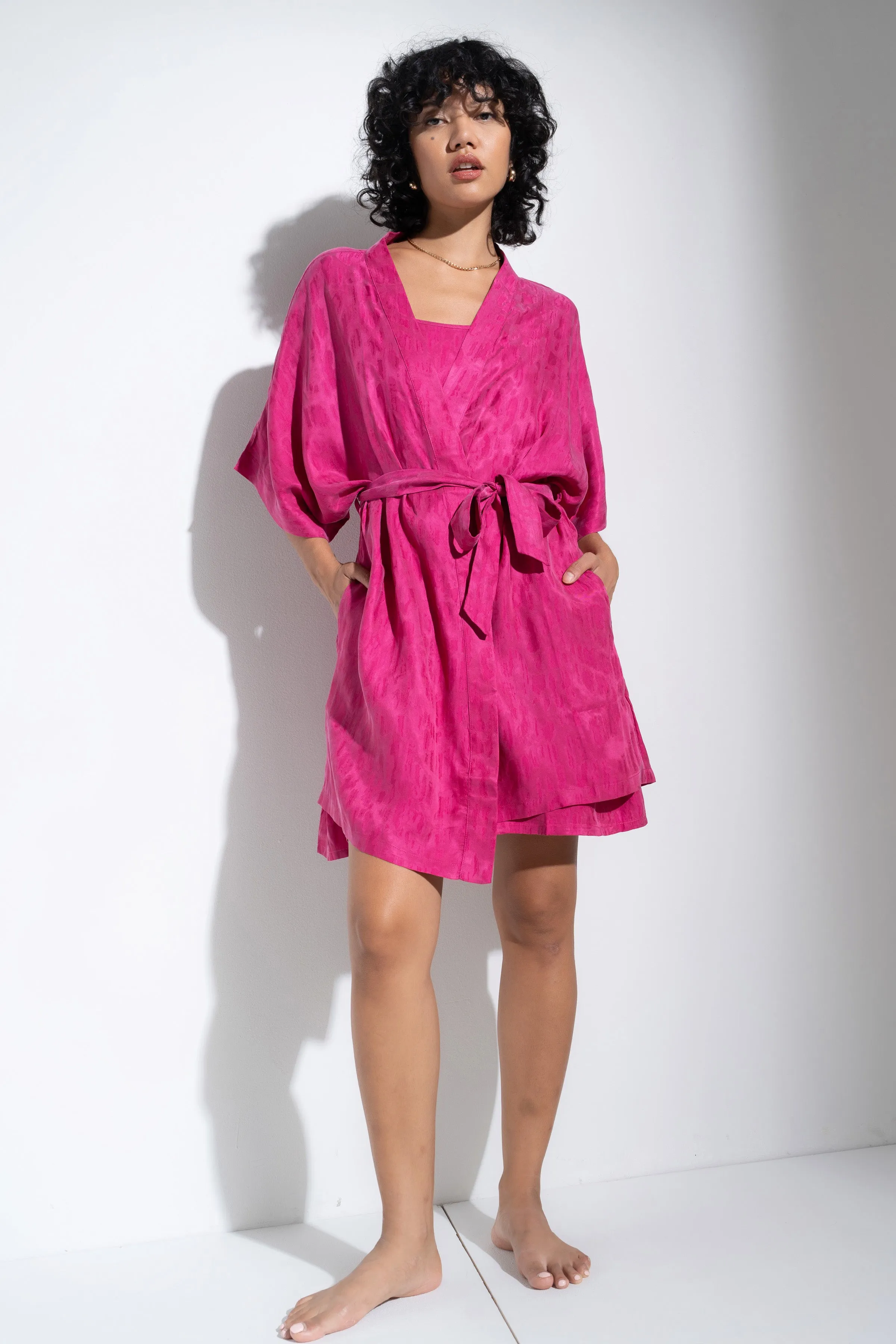 The Short Robe - Magenta
