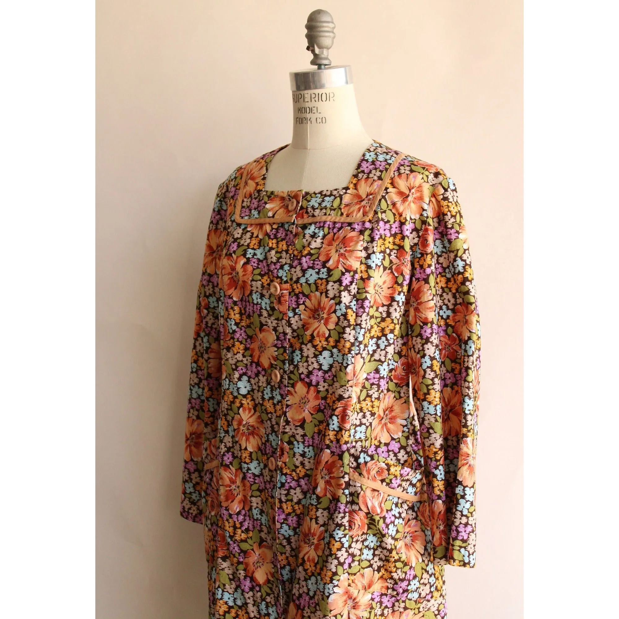 Vintage 1960s Floral Print Housecoat with Pockets