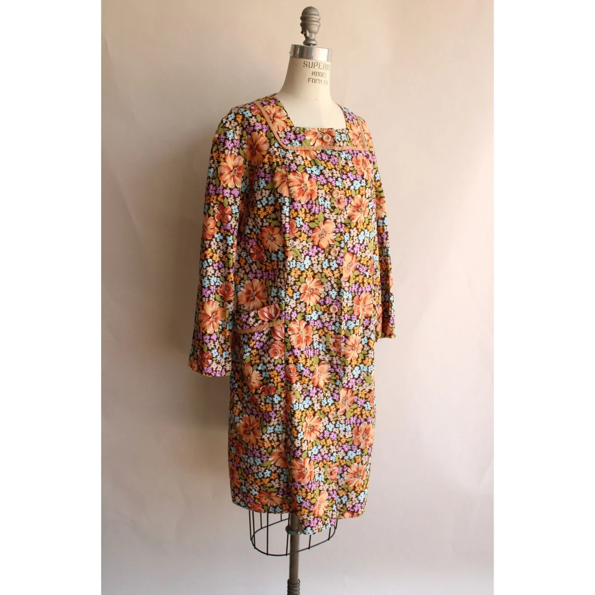 Vintage 1960s Floral Print Housecoat with Pockets